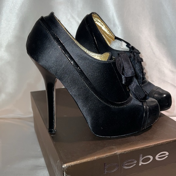 Bebe Lace Up Bootie in size 6 Black - Picture 2 of 4